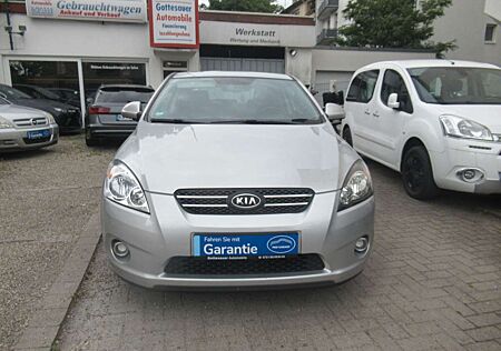 Kia Cee'd Ceed / 1,6 Benzin