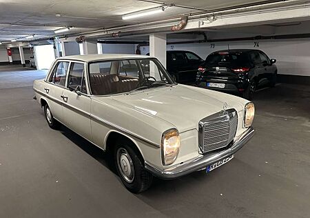 Mercedes-Benz 200