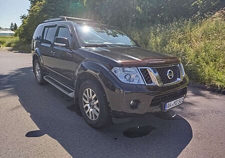 Nissan Pathfinder 2.5 dCi Aut. LE