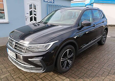 VW Tiguan Volkswagen 1.5 Active ACC AHK
