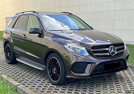 Mercedes-Benz GLE 350 d 4Matic 9G-TRONIC AMG Line 1 Hand Vollausstattung