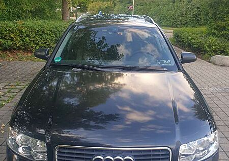 Audi A4 1.9 TDI XENON LEDER NAVI BOSE AHK SD SH TM 1HAND