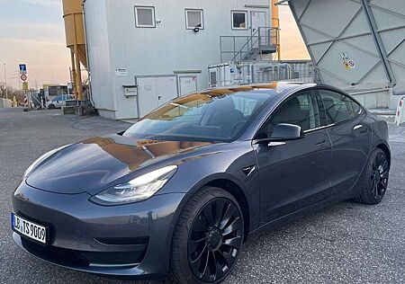 Tesla Model 3 Standard Reichweite Plus Hinterradantrieb