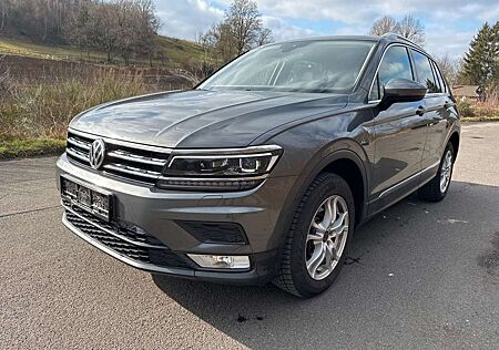 VW Tiguan Volkswagen 2.0 TSI Sound 4Motion BlueMotion