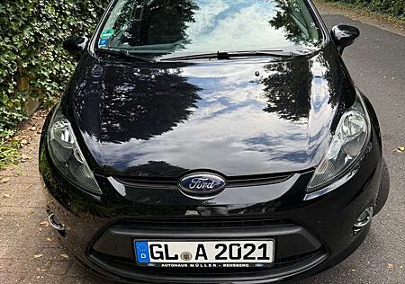 Ford Fiesta Champions League 1.Hand, unfallfrei, TÜV05/27