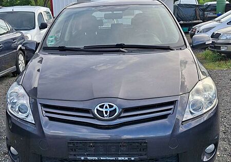 Toyota Auris Life