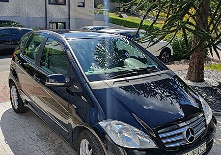 Mercedes-Benz A 180 BlueEFFICIENCY Elegance