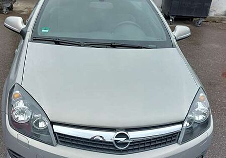 Opel Astra Twin Top 1.8 Automatik Edition 111 Jahre