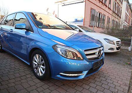 Mercedes-Benz B 180 CDI / d Bi-Xenon Leder Navi AHK Kamera
