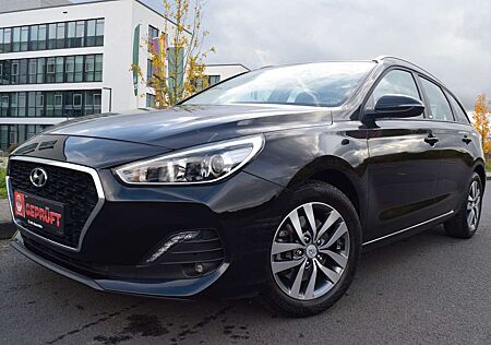 Hyundai i30 gebraucht kaufen Hyundai i30 cw Trend/1. Hand/Nur 22.000 KM/Sitzhzg/PDC