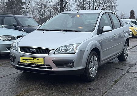 Ford Focus Stufenheck 2.0 16V Ghia