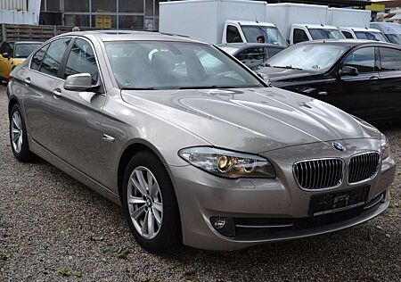 BMW 523 i aus 1.Hand, GSD, Leder, Sehr Sauber Zustand.