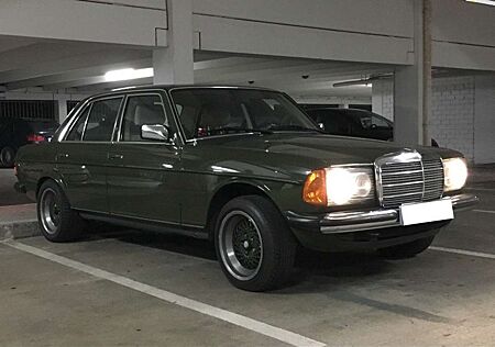 Mercedes-Benz 300 300D 5-Gang Deutsches Fahrzg H-Kennz UNGESCHWEISST