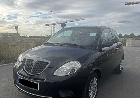 Lancia Ypsilon 1.2 8V Argento, Klima, Top Zustand, HU bis 04.2028