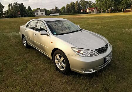 Toyota Camry 2.4 Automatik