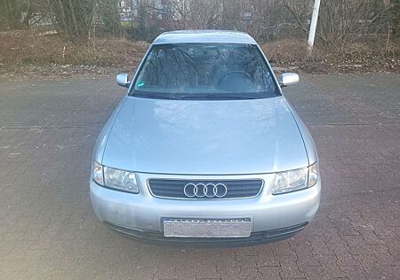 Audi A3 1.6 Ambiente Automatik Sitzheizung Zentral El,FH
