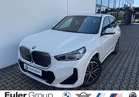 BMW iX1 xDrive30 M Sport 18'' AHK Memory HUD PA+ LCProf So