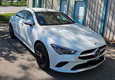 Mercedes-Benz CLA 180 Progressiv mit Vollausstattung
