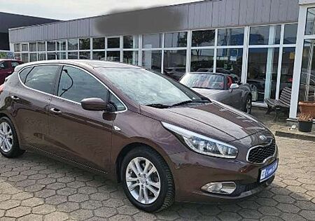 Kia Cee'd Ceed / Ceed 1.6 GDI FIFA World Cup Edition