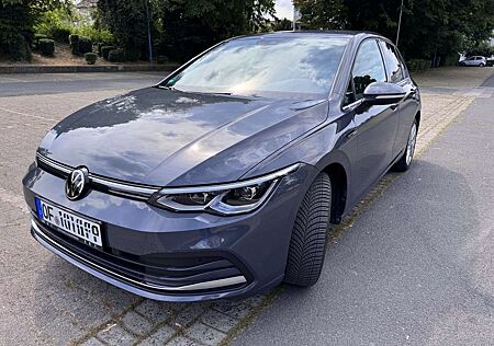 VW Golf Volkswagen 1.5 eTSI Style Autom, 131 PS, AHK, ACC, 1 J Garan.