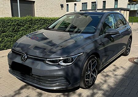 VW Golf Volkswagen VIII Lim. Style eTSI