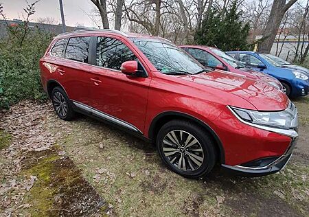 Mitsubishi Outlander +2.0+2WD+CVT+Diamant Edition