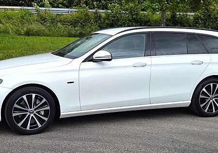 Mercedes-Benz E 300 E T-Modell de TOP AUSSTATTUNG