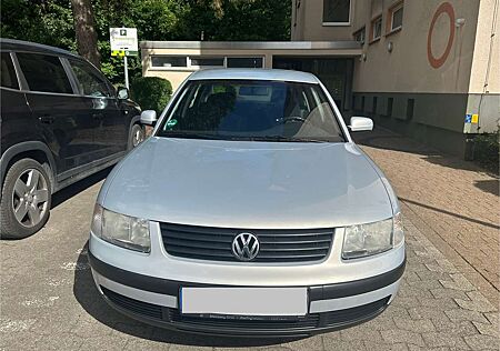 VW Passat Volkswagen 1.6 Benzin - Klimaautomatik 03/27 TÜV