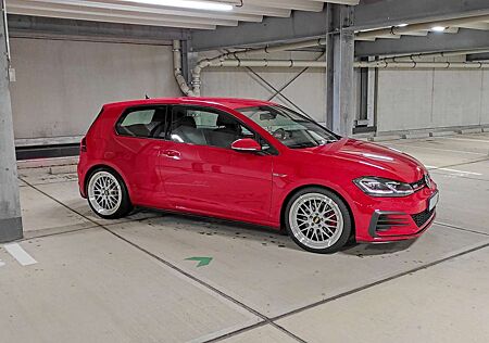 VW Golf GTI Volkswagen (BlueMotion Technology)