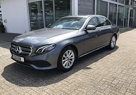 Mercedes-Benz E 250 Avantgarde Navi/LED/RFK/Sitzhzg/GSD