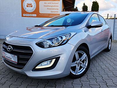 Hyundai i30 TÜV Neu Panorama NAVI Einparkhilf Lenkradheiz.
