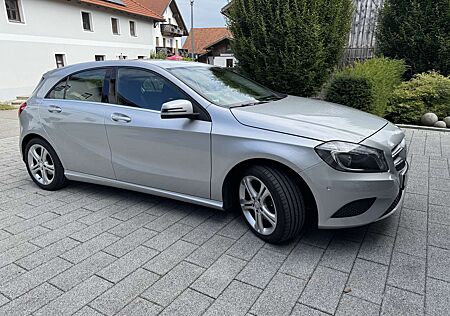 Mercedes-Benz A 180 A-Klasse (BlueEFFICIENCY) 7G-DCT Urban