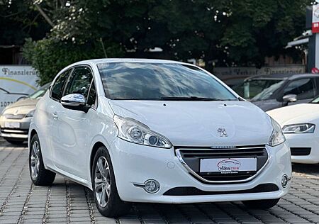 Peugeot 208 Allure / 1. Hand /
