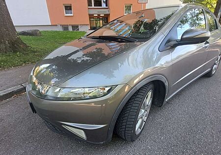 Honda Civic 1.8i-VTEC Sport