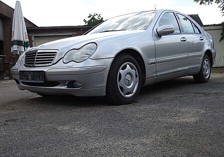 Mercedes-Benz C 220 CDI Automatik. XENON. Klima.Sitzheizung. AHK !