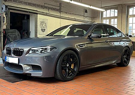 BMW M5 5er DKG Competition