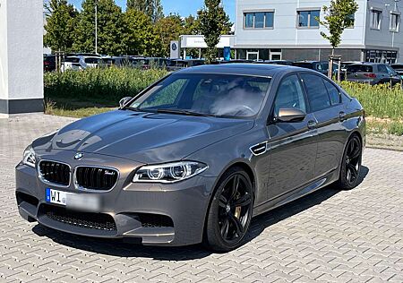 BMW M5 5er DKG Competition
