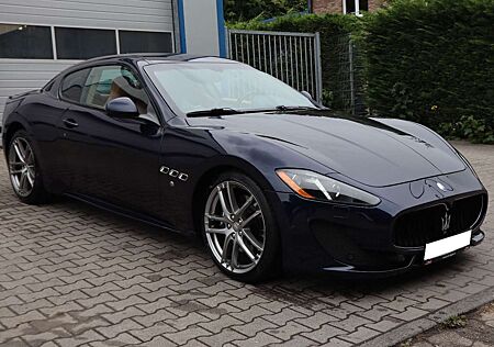 Maserati GranTurismo 4.7 V8 Sport /NAVI/LEDER/KEYLESS/CAM