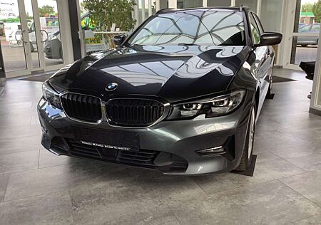 BMW 318 Touring i Advantage LED PDC SPORT ACC SHZ