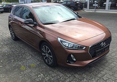 Hyundai i30 1,4 140 PS Intro Edition Allwetterreifen