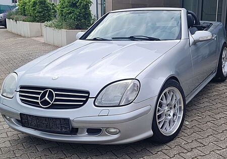 Mercedes-Benz SLK 320 V6 Leder Bose Xenon Tüv bei Kauf neu