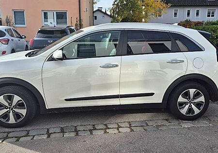 Kia Niro Hybrid 1.6 GDI 2WD Aut. Vision