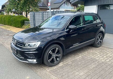 VW Tiguan Volkswagen Highline LED Panoramadach Navi ACC Scheckheft AHK
