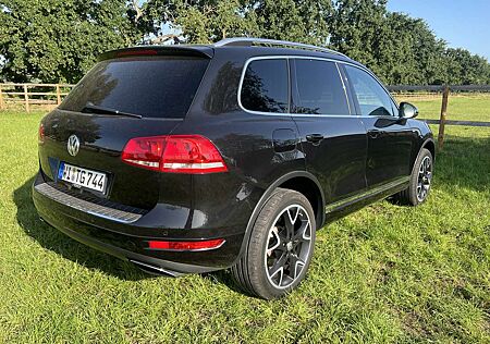 VW Touareg Volkswagen 3.0 V6 TDI DPF Aut. Individual