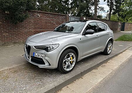 Alfa Romeo Stelvio V6 2.9 Bi-Turbo AT8-Q4 Quadrifoglio