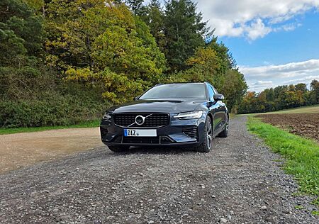 Volvo V60 T8 AWD Recharge Plus Dark AHK aviloo-Zertifik.