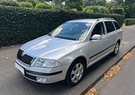 Skoda Octavia Elegance Automatik DSG Klimatronik PDC 1.Hand