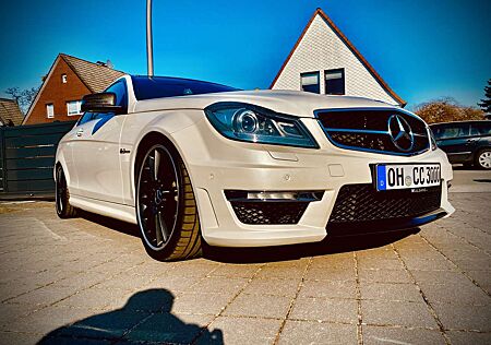 Mercedes-Benz C 63 AMG Coupe SPEEDSHIFT MCT Driver Package Carbon