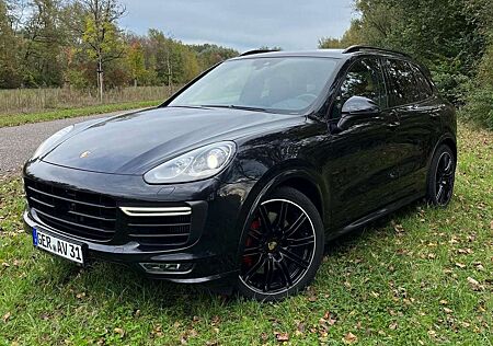 Porsche Cayenne GTS-AHK-Panorama-Standheizung-Led