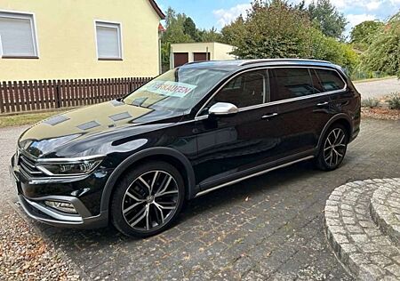 VW Passat Alltrack Volkswagen Passat Variant 2.0 TDI SCR DSG 4Motion Alltrack